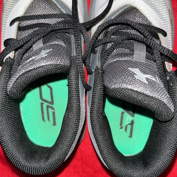 Kid’s Size 8 UNDER ARMOUR UA SC STEPH CURRY SHOES - Picture 7 of 8